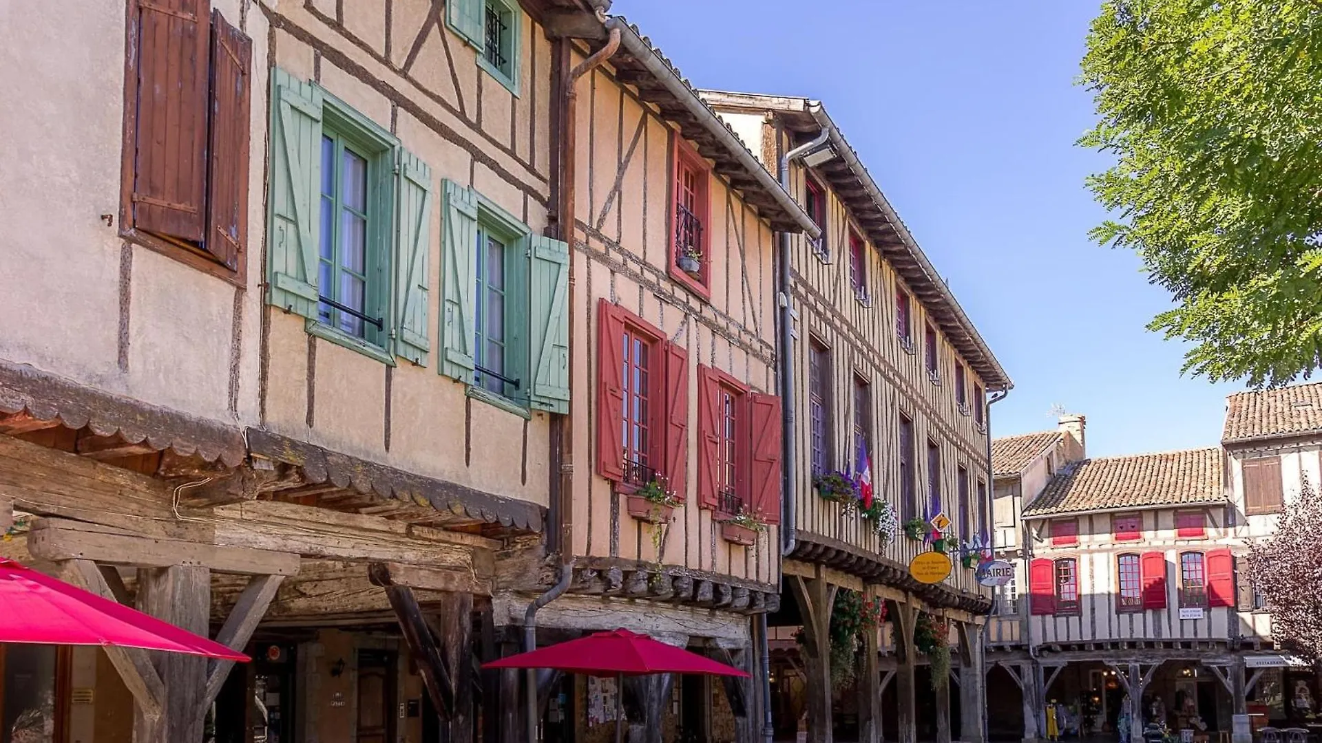 Manoir Et Appartements Avec Piscine Au Domaine De Bize Mirepoix Mirepoix